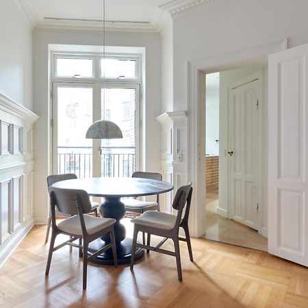 Spacious 3 Bedroom Manor Flat Next To Tivoli โคเปนเฮเกน ภายนอก รูปภาพ