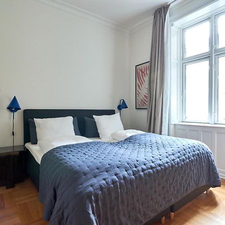 Spacious 3 Bedroom Manor Flat Next To Tivoli โคเปนเฮเกน ภายนอก รูปภาพ