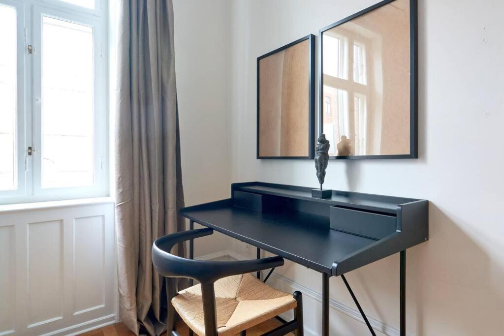 Spacious 3 Bedroom Manor Flat Next To Tivoli โคเปนเฮเกน ภายนอก รูปภาพ