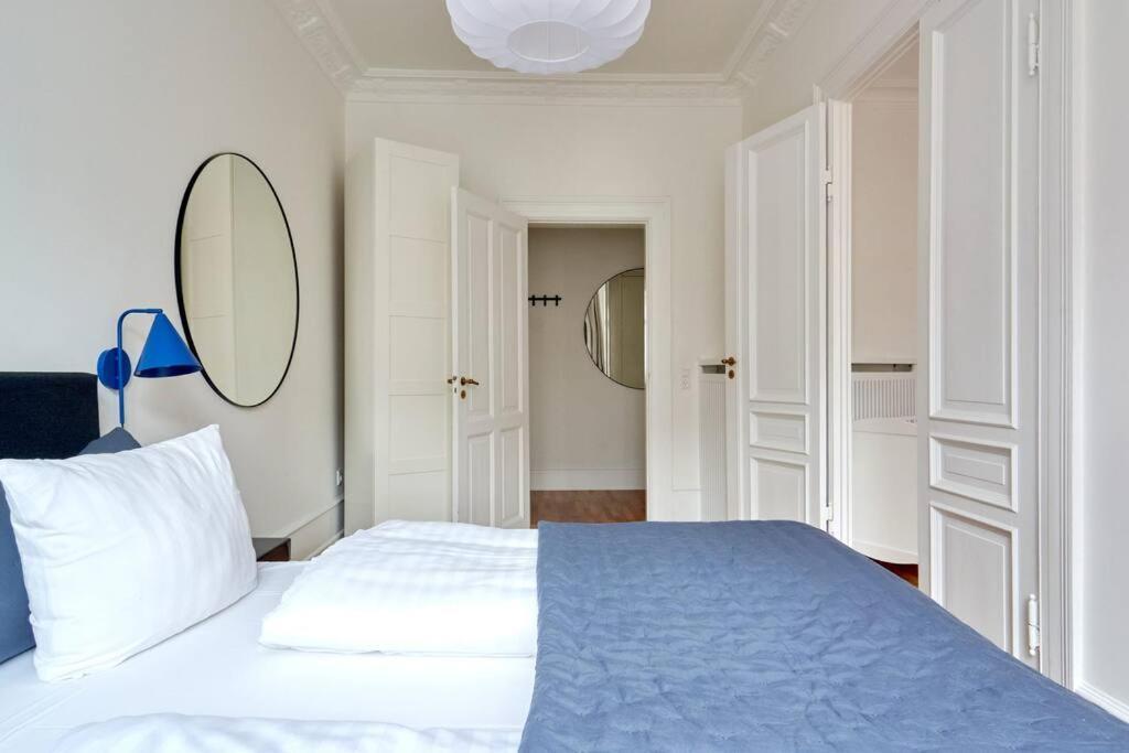 Spacious 3 Bedroom Manor Flat Next To Tivoli โคเปนเฮเกน ภายนอก รูปภาพ