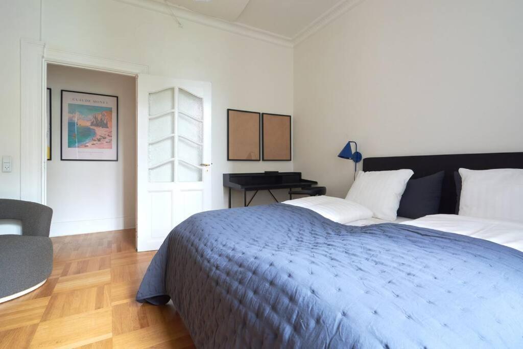 Spacious 3 Bedroom Manor Flat Next To Tivoli โคเปนเฮเกน ภายนอก รูปภาพ