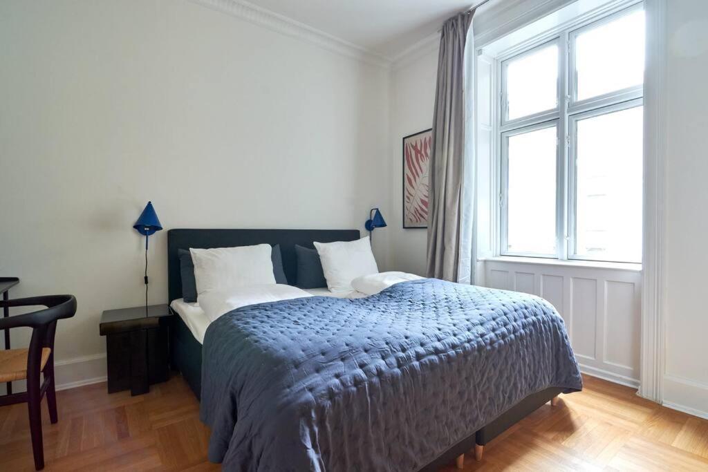 Spacious 3 Bedroom Manor Flat Next To Tivoli โคเปนเฮเกน ภายนอก รูปภาพ