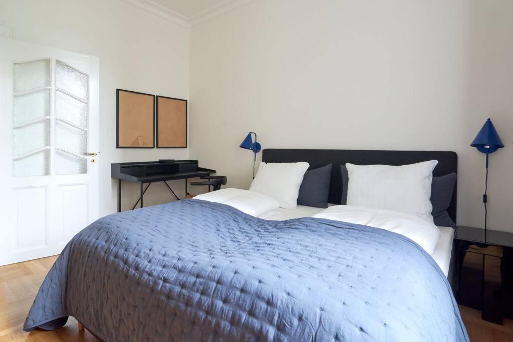 Spacious 3 Bedroom Manor Flat Next To Tivoli โคเปนเฮเกน ภายนอก รูปภาพ