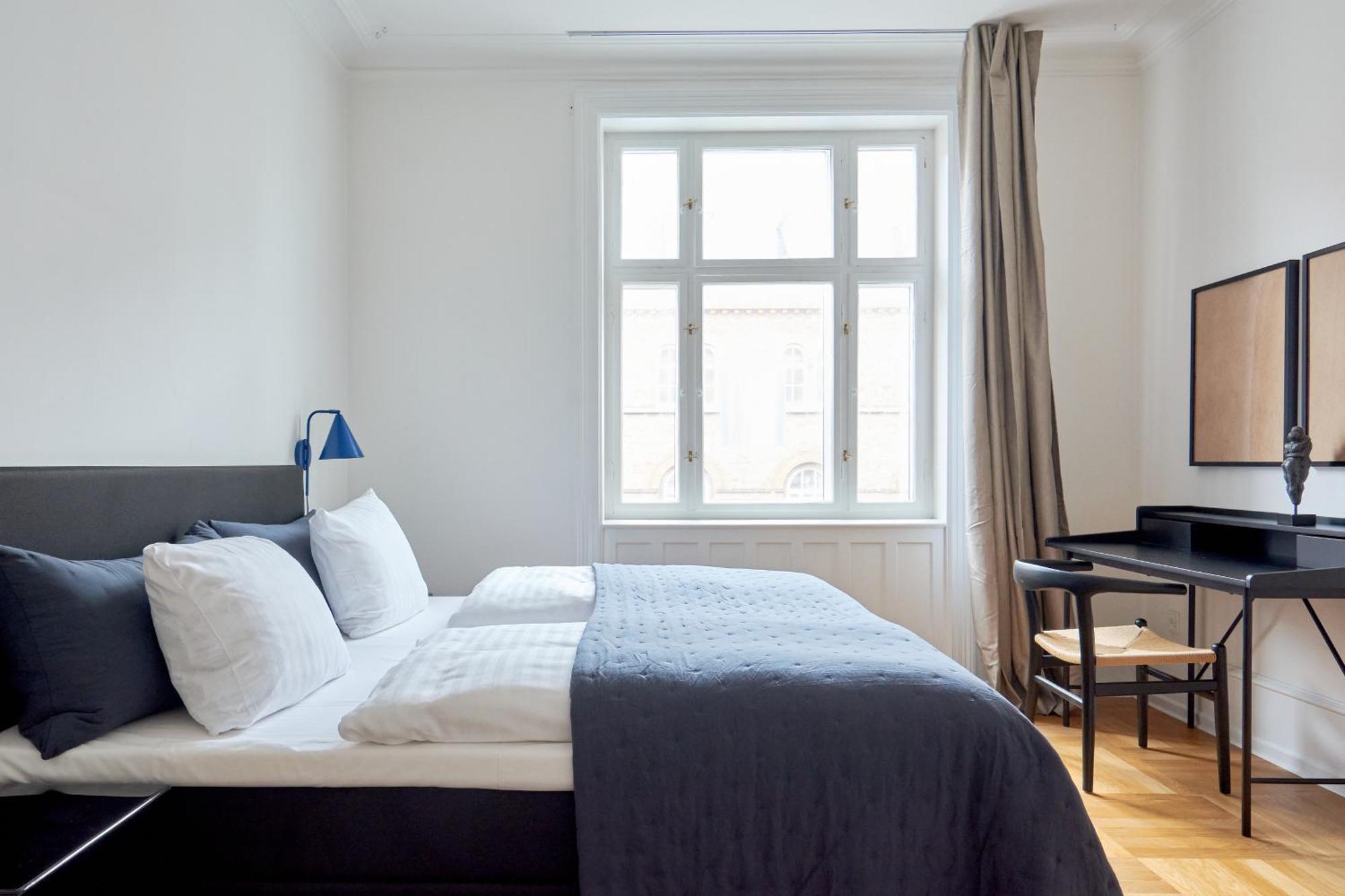 Spacious 3 Bedroom Manor Flat Next To Tivoli โคเปนเฮเกน ภายนอก รูปภาพ
