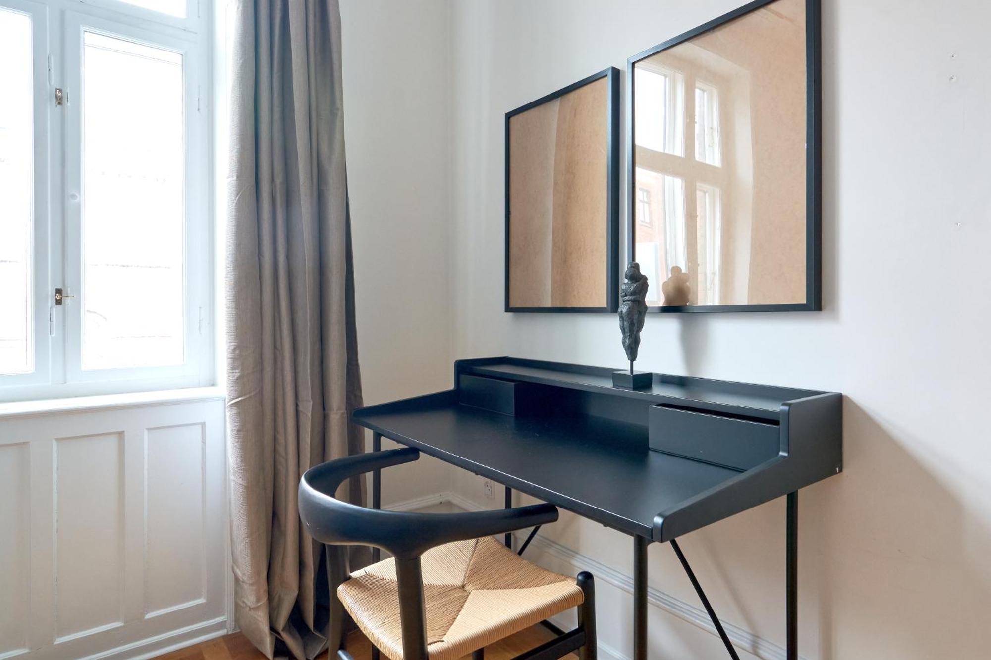 Spacious 3 Bedroom Manor Flat Next To Tivoli โคเปนเฮเกน ภายนอก รูปภาพ